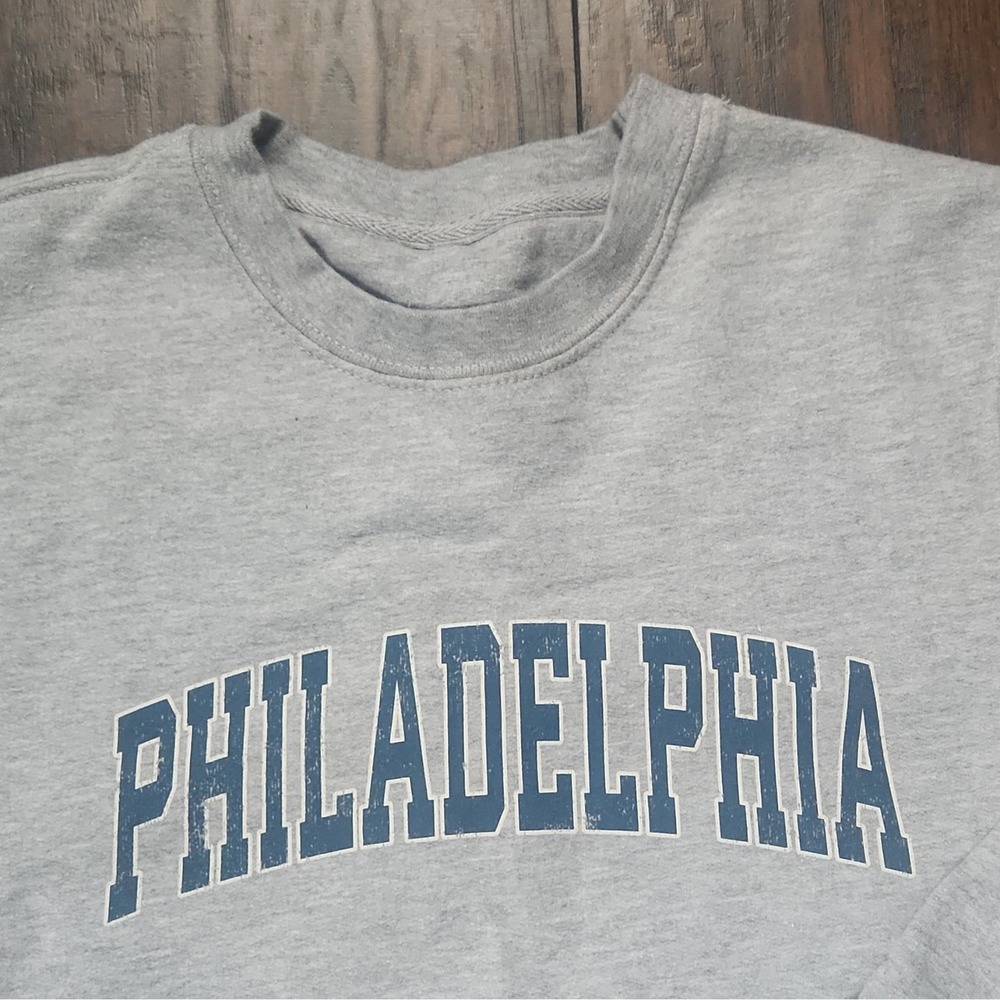 Womens Gray Crewneck Pullover Sweatshirt Philadelphia Graphic Size S Small Flaw - Picture 2 of 6